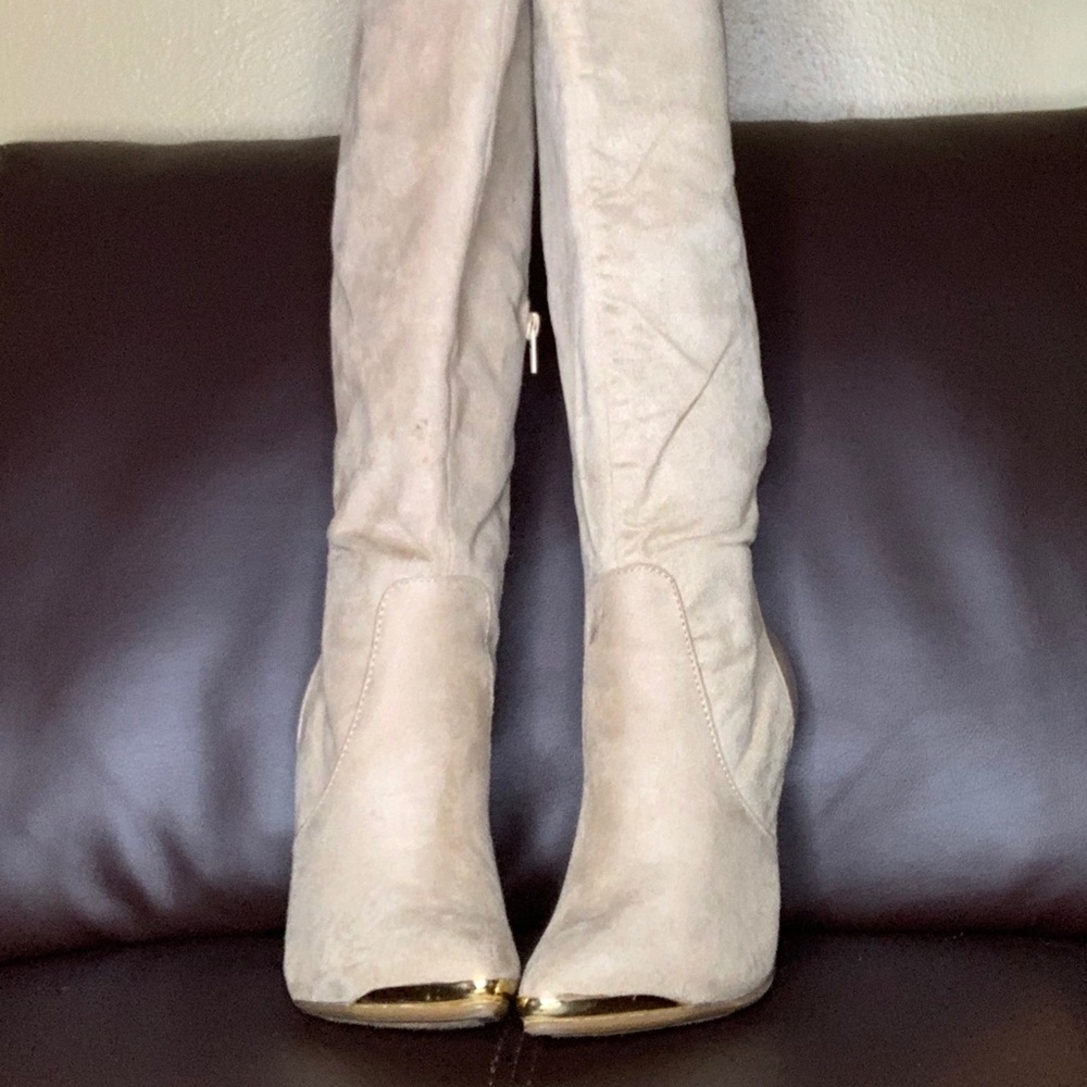 Boot - Picture 2 of 8